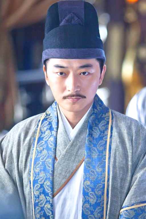 Thiệu Phong vai Triệu Quang Nghĩa - Em trai của vua Triệu Khuông Dận - Là người kề vai sát cánh cùng Triệu Khuông Dận trong nhiều trận chiến